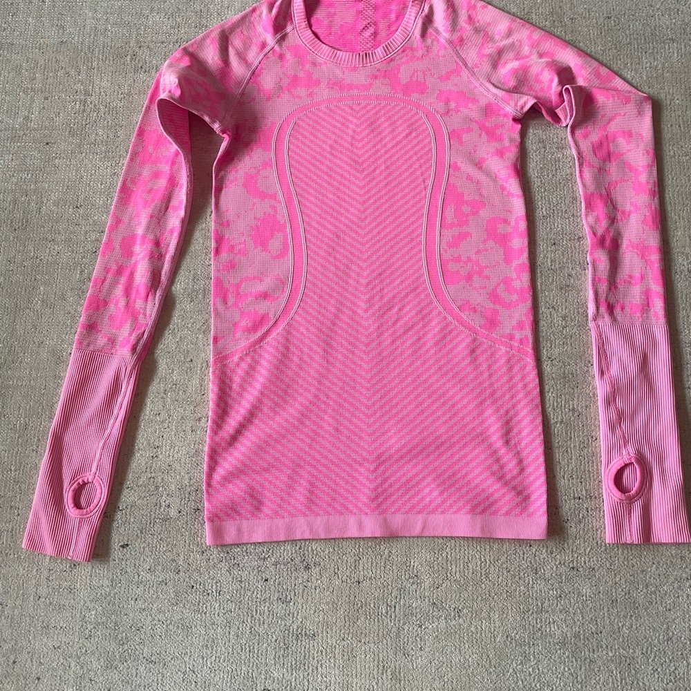 Lululemon Athletica Pink Long Sleeve Athletic Tee sz 4